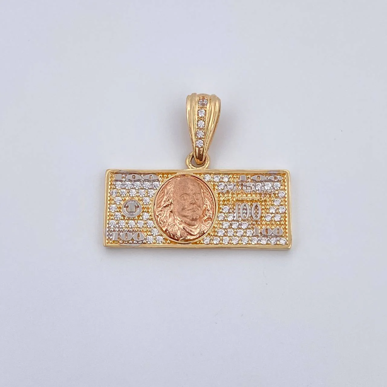 Dije One Dólar 3.45gr / 2.5cm / Circones Blancos Tres Oros 18K $