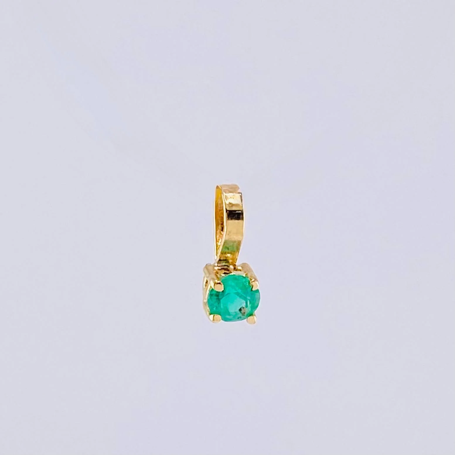Dije Piedra Esmeralda 8Pts 0.2 g / 1/4 in Oro Amarillo 18K - Image 2