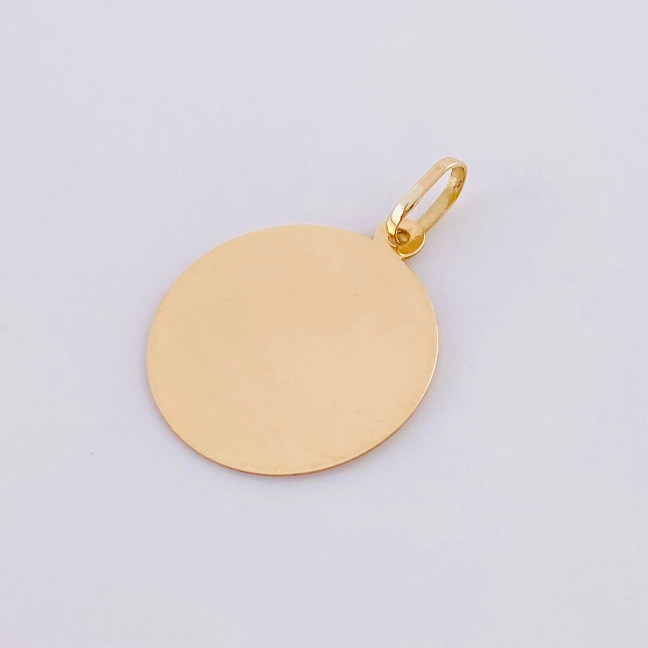 Dije Placa Cicular 0.9g / 3/4 in Oro Amarillo 18K - Image 3