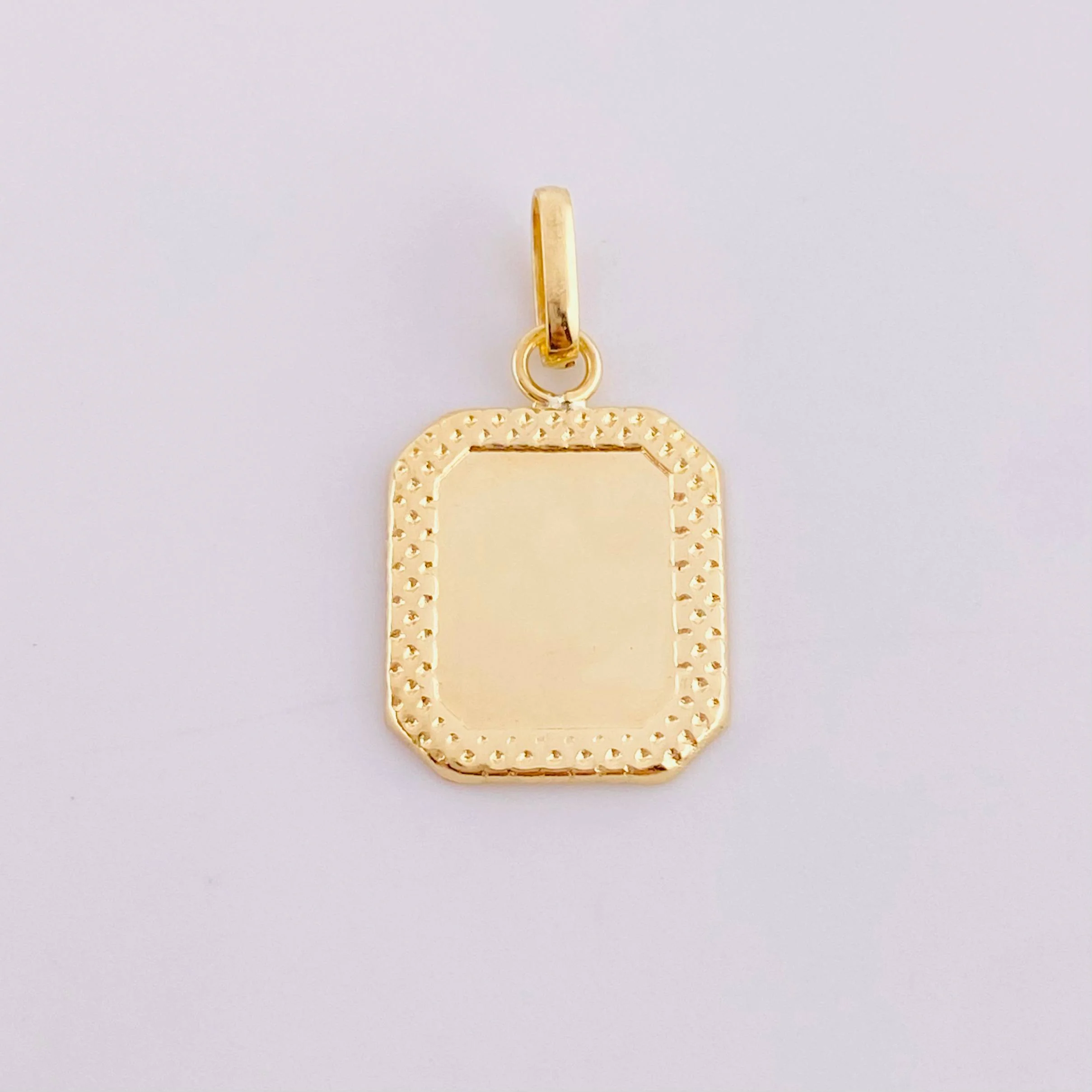 Dije Placa Marco Bordeado 0.55 g / 3/4 in Oro Amarillo 18K