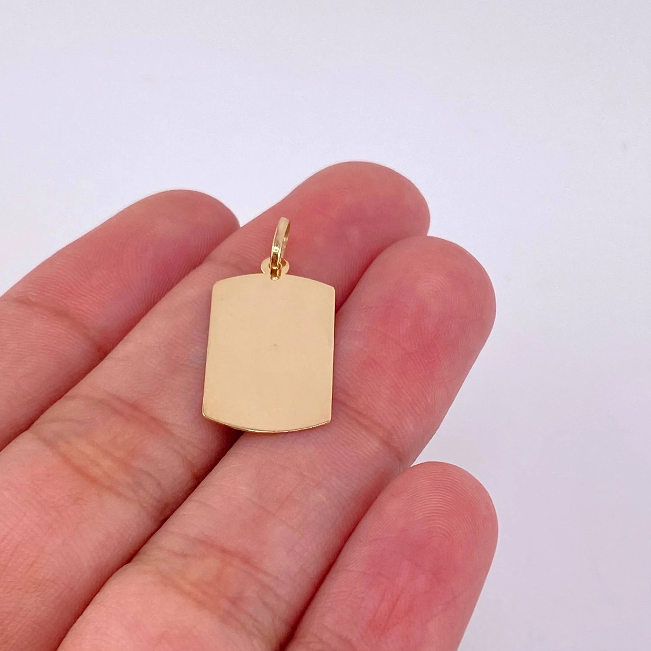 Dije Placa Rectangular Ovalada 0.8g / 1 in Oro Amarillo 18K - Image 4