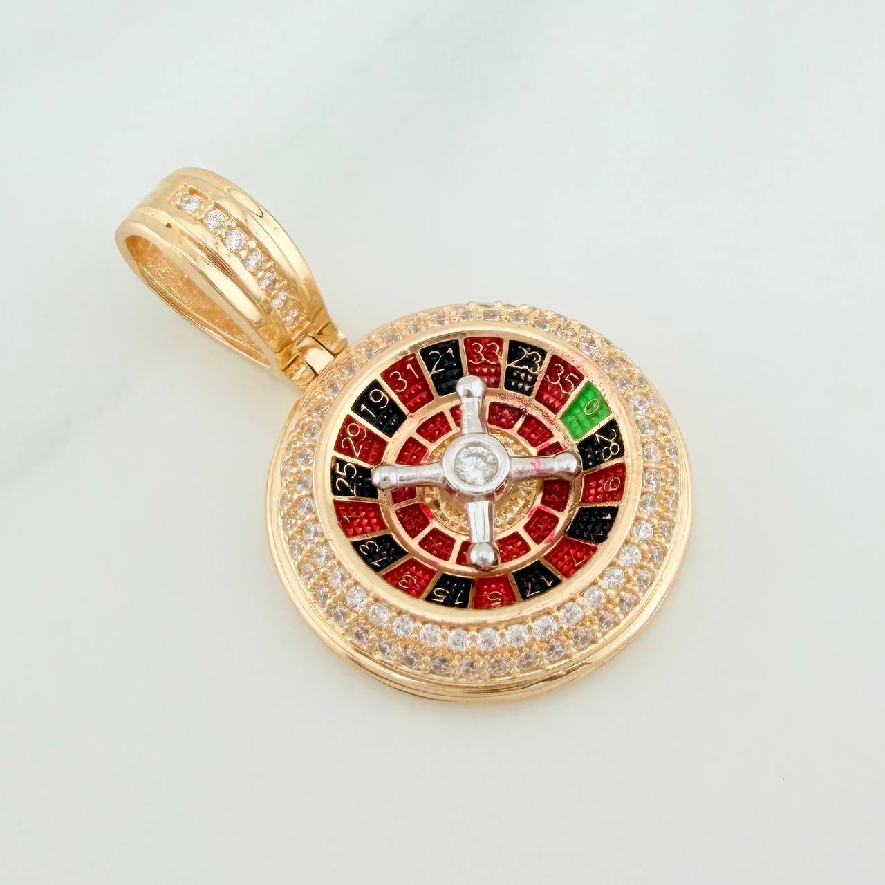 Dije Ruleta 6.6gr / 1 1/4 in / Dos Oros Amarillo Blanco 18K % - Image 3