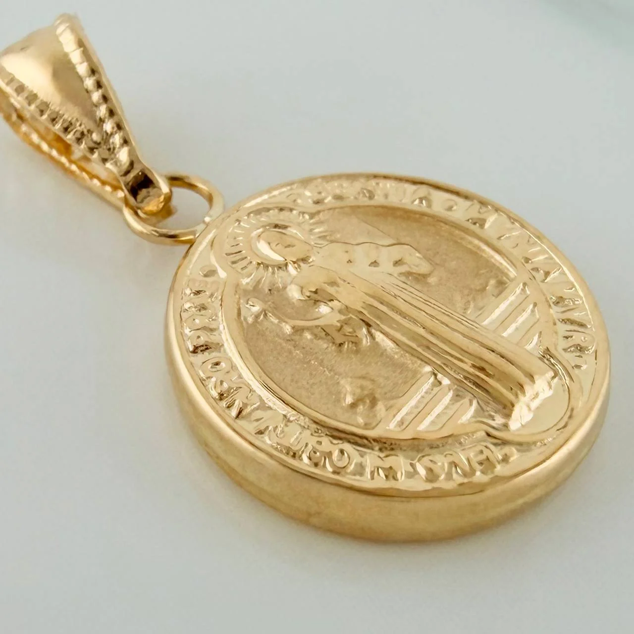 Dije San Benito 0.85gr / 2cm / Oro Amarillo 18K % - Image 3