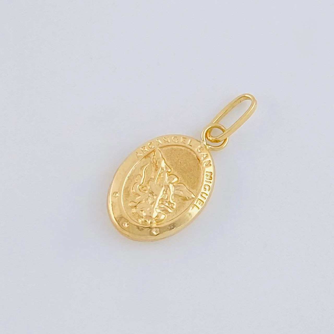 Dije San Miguel Arcangel 0.6 g / 3/4 in Oro Amarillo 18K - Image 3