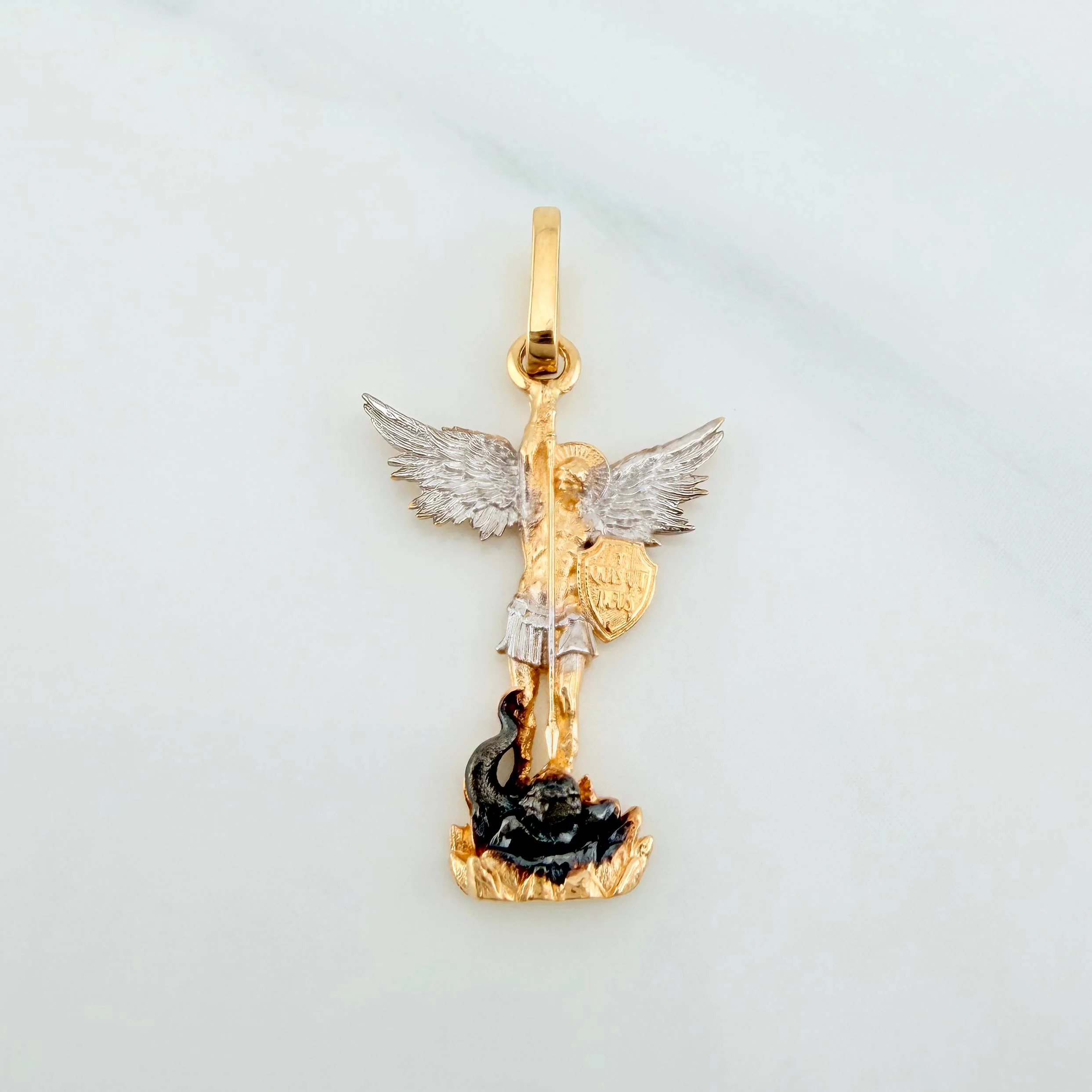 Dije San Miguel Arcangel 1 g / 1 in Tres Oros 18K