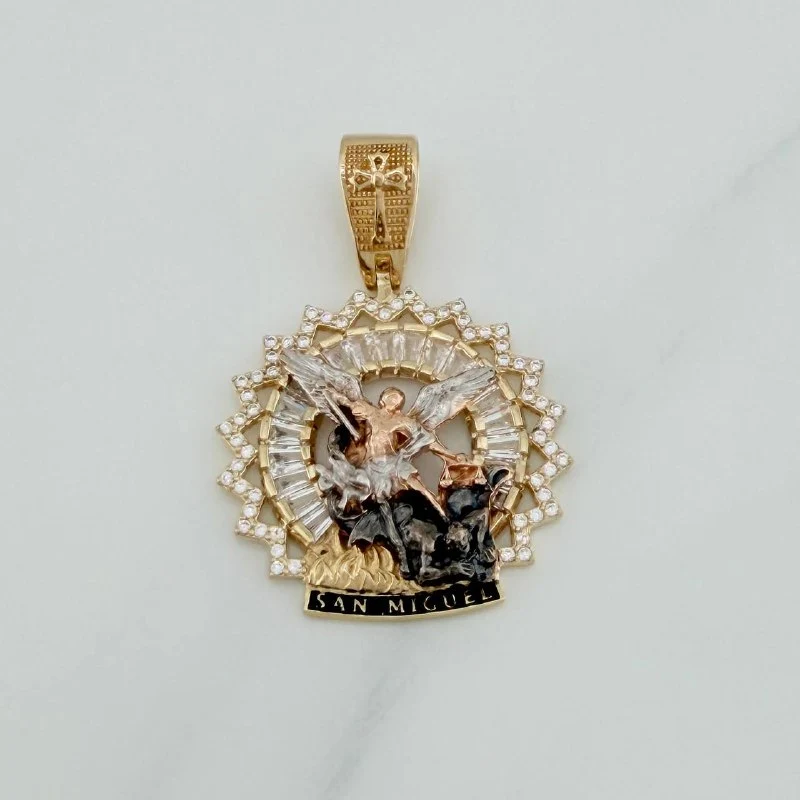 Dije San Miguel Arcangel 7.8g / 1 1/2 in Tres Oros 18K - Image 2