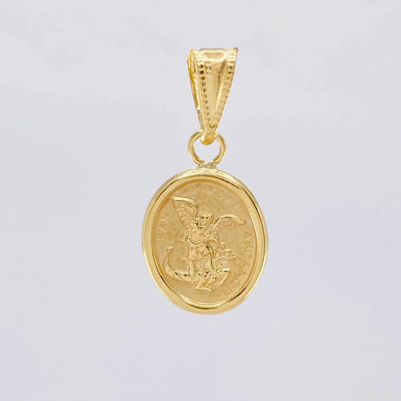 Dije San Miguel Mate 0.9 g / 3/4 in Oro Amarillo 18K - Image 2