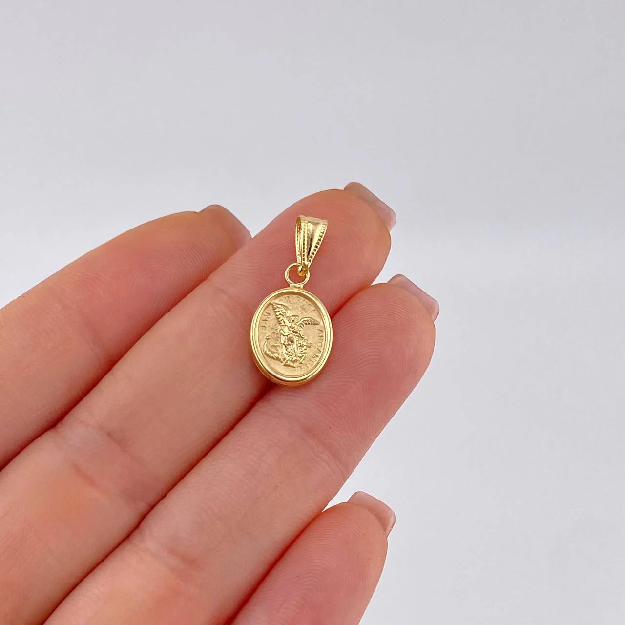 Dije San Miguel Mate 0.9 g / 3/4 in Oro Amarillo 18K - Image 4