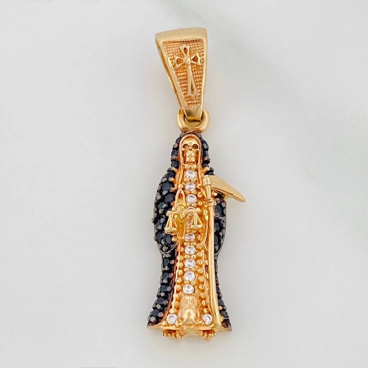 Dije Santa Muerte 2.7gr / 1 1/4 in / Dos Oros Negro Amarillo 18K $