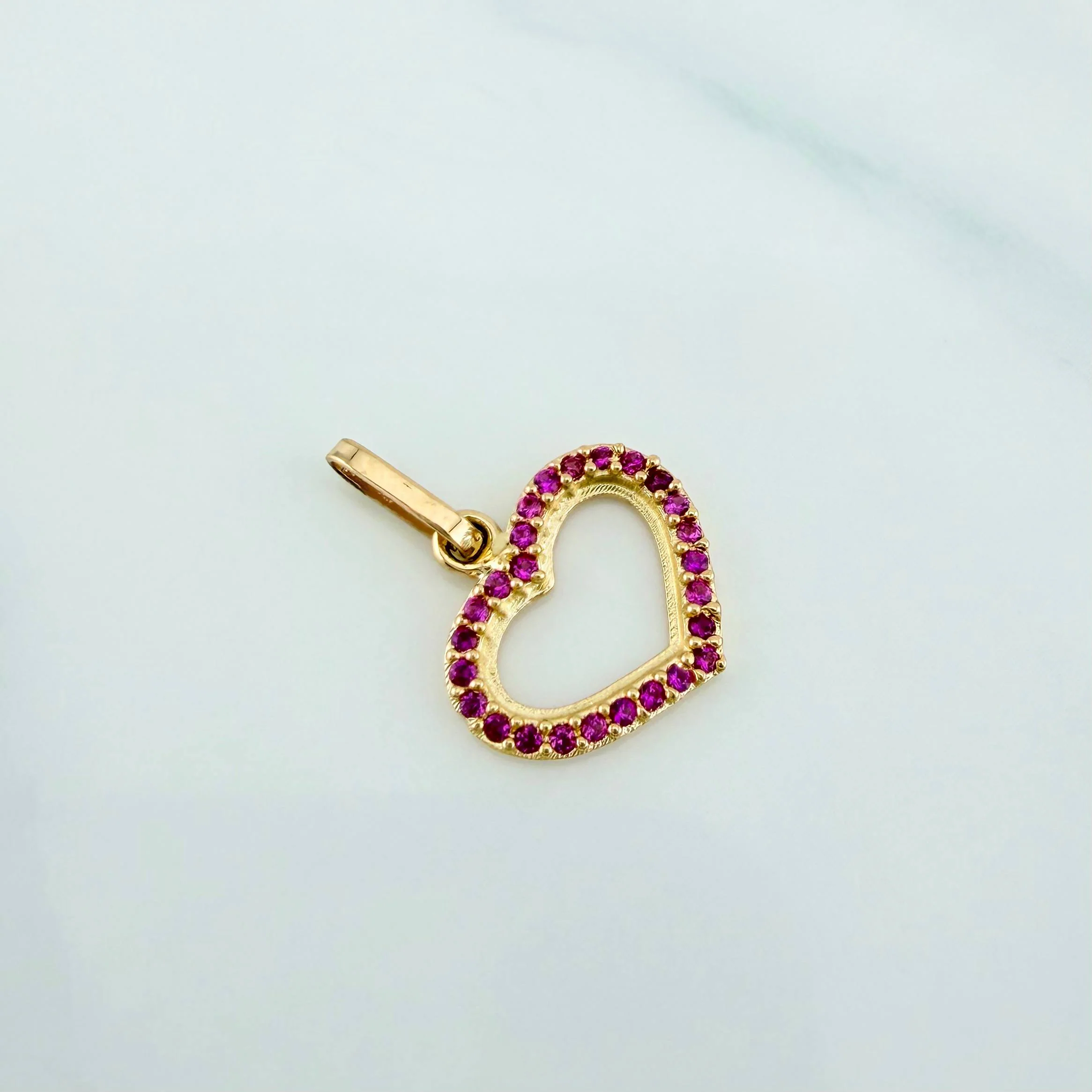 Dije Silueta Corazón 0.85 g / 3/4 in Oro Amarillo 18K - Image 2