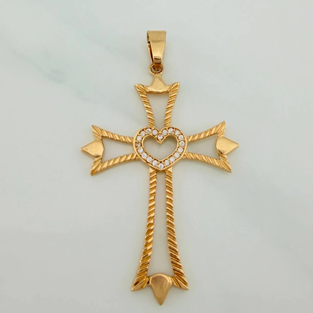 Dije Silueta Cruz Corazon 3.4gr / 2 in / Oro Amarillo 18K $ - Image 2