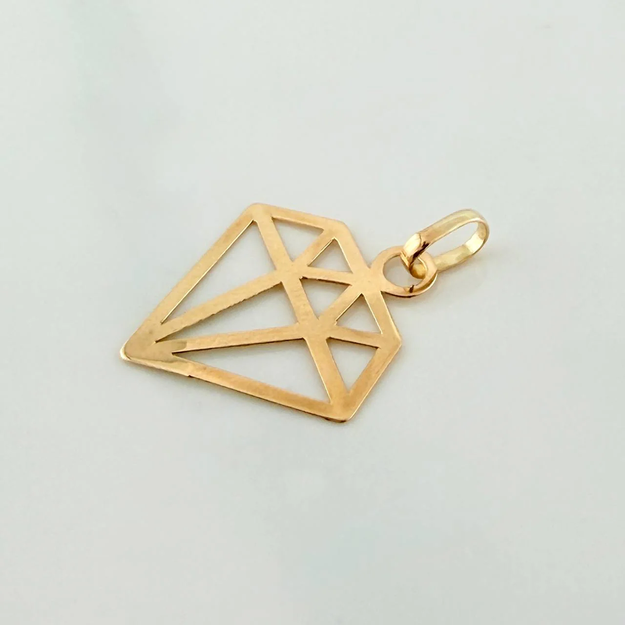 Dije Silueta Diamante 0.55gr / 1 in / Oro Amarillo 18K % - Image 3