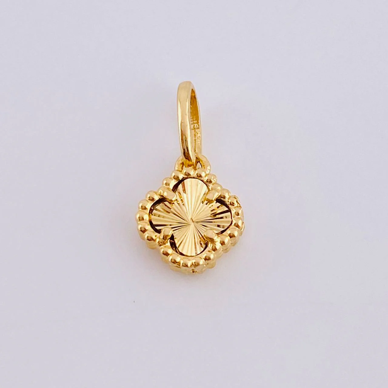 Dije Trebol 1.05gr / 1/2 in / Oro Amarillo 18K ©