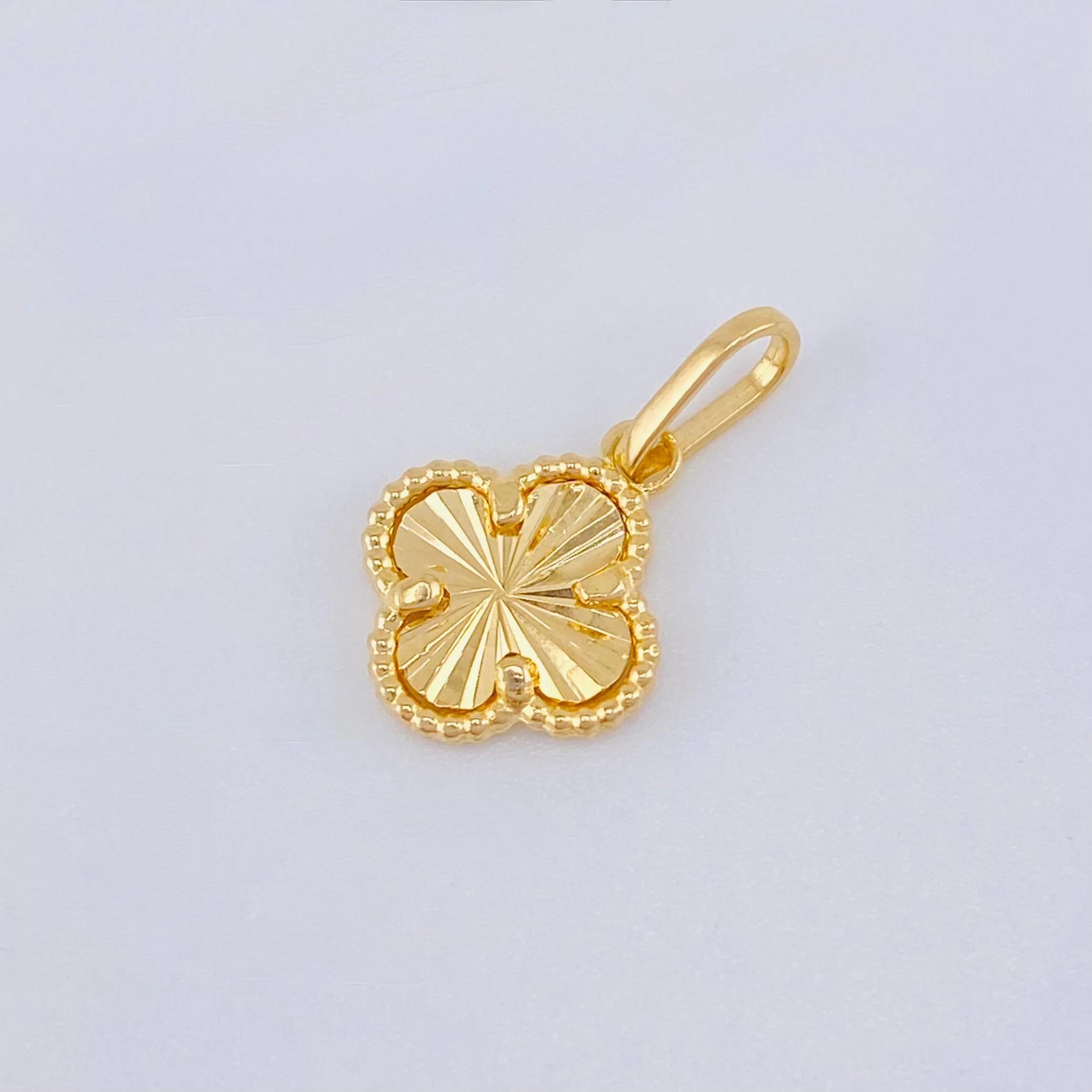 Dije Trebol Dorado 0.75 g / 3/4 in Oro Amarillo 18K - Image 4