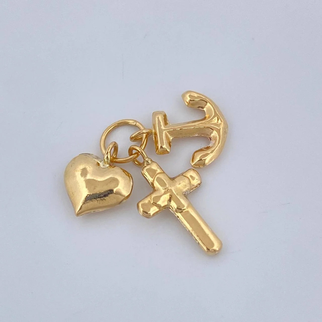 Dije Tres Gracias 0.5 g / 1/2 in Oro Amarillo 18K - Image 2