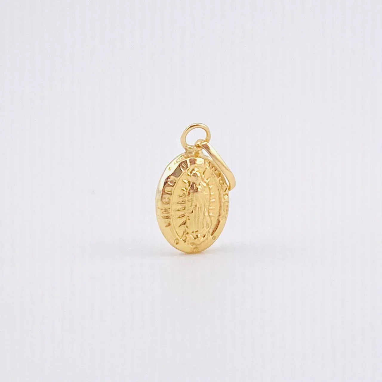 Dije Virgen De Guadalupe 0.45 g / 3/4 in Oro Amarillo 18K - Image 4