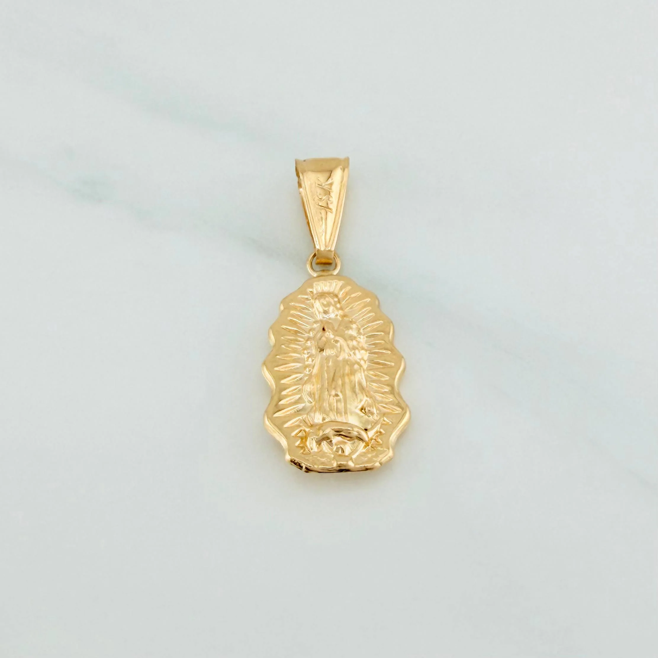 Dije Virgen Guadalupe 1.3 g / 1 1/4 in Oro Amarillo 18K - Image 2