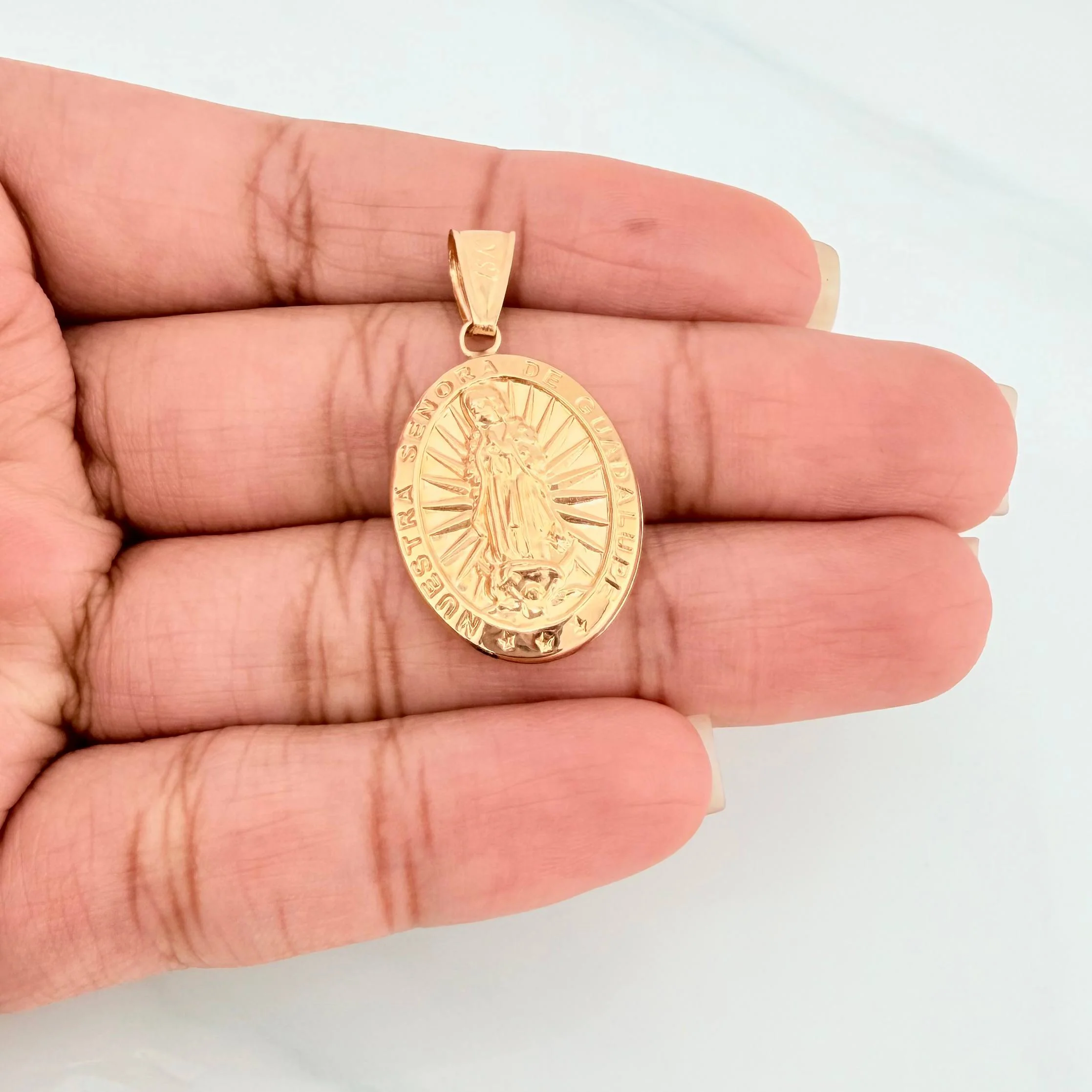 Dije Virgen Guadalupe 1.9 g / 1 1/4 in Oro Amarillo 18K - Image 4