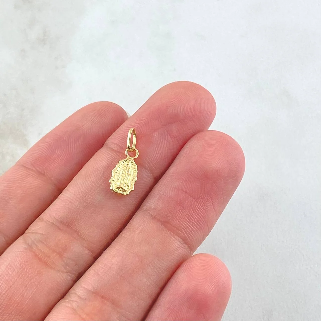 Dije Virgen Guadalupe Silueta 0.25gr / 1/2 in / Oro Amarillo 18K © - Image 4