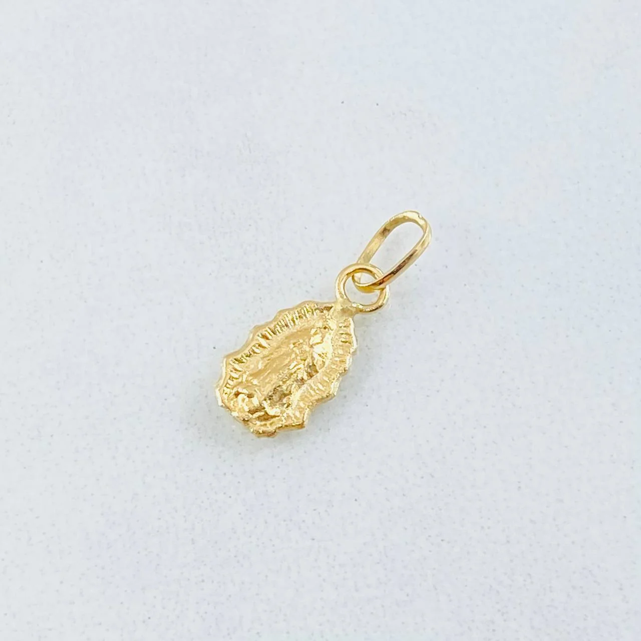 Dije Virgen Guadalupe Silueta 0.3gr / 1/2 in / Oro Amarillo 18K © - Image 3