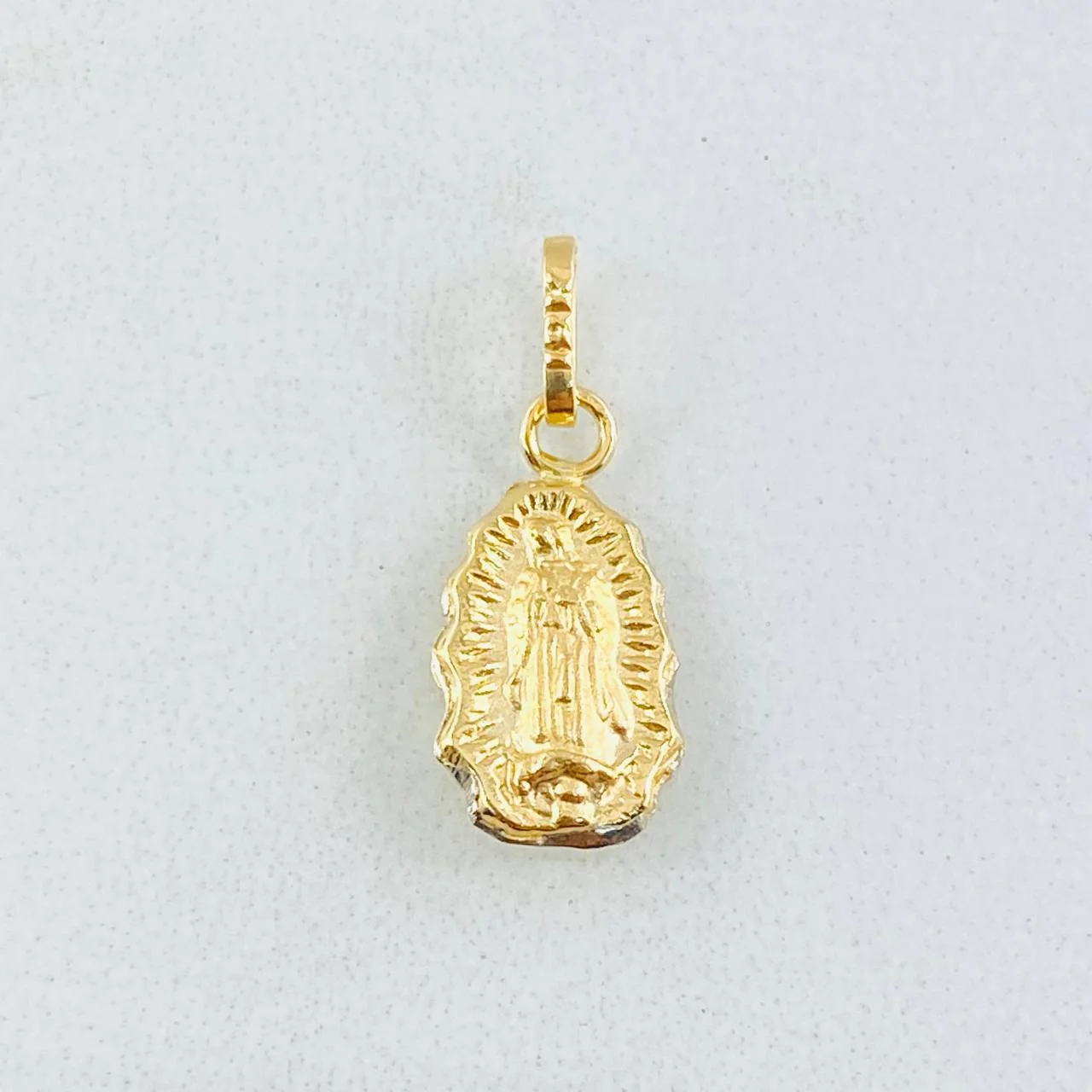 Dije Virgen Guadalupe Silueta 0.5gr / 3/4 in / Oro Amarillo 18K * - Image 2