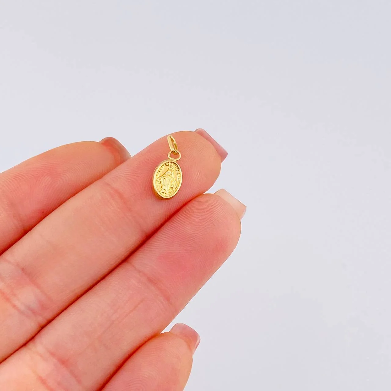 Dije Virgen Milagrosa 0.45 g / 3/4 in Oro Amarillo 18K - Image 4