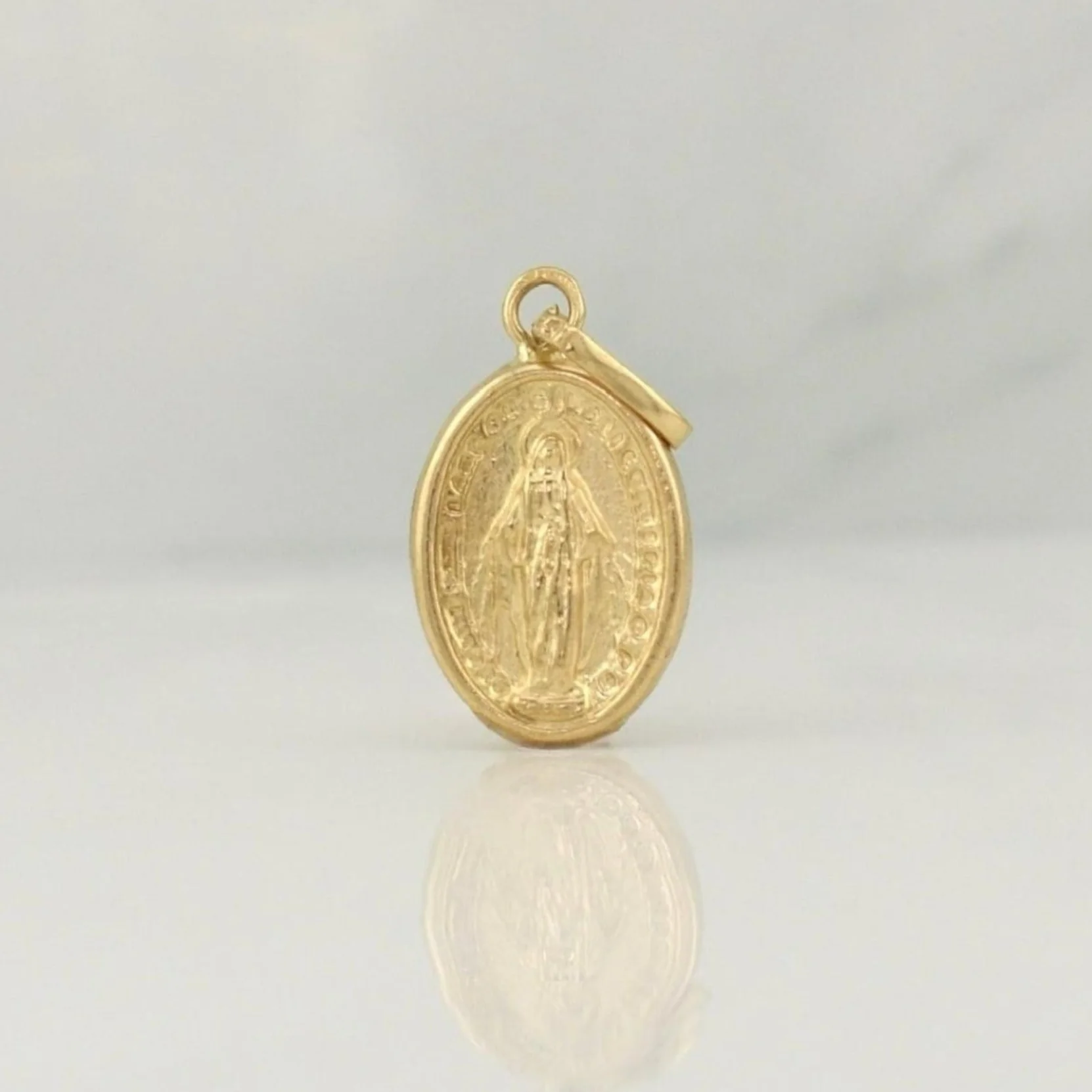 Dije Virgen Milagrosa 0.55 g / 3/4 in Oro Amarillo 18K