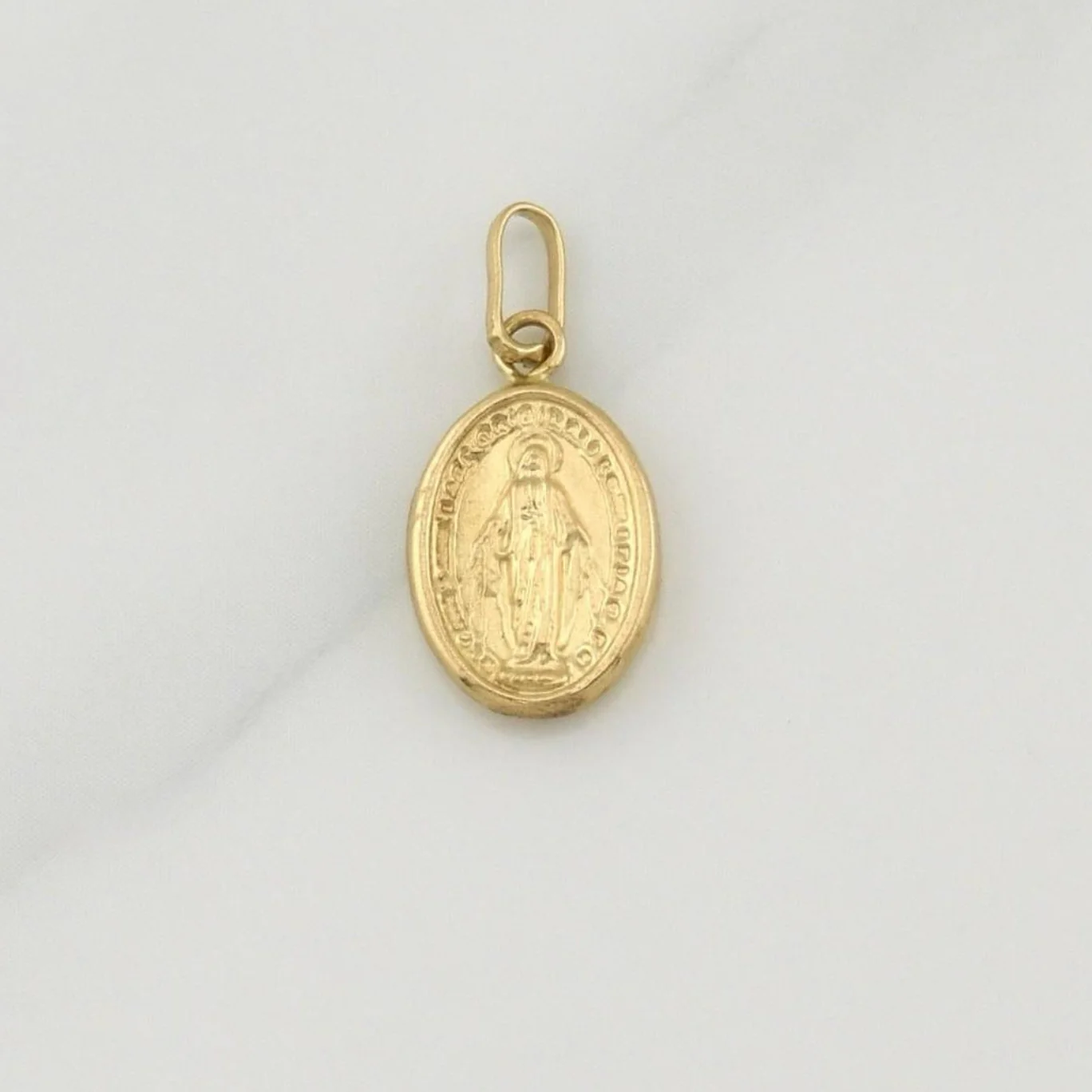 Dije Virgen Milagrosa 0.55 g / 3/4 in Oro Amarillo 18K - Image 3