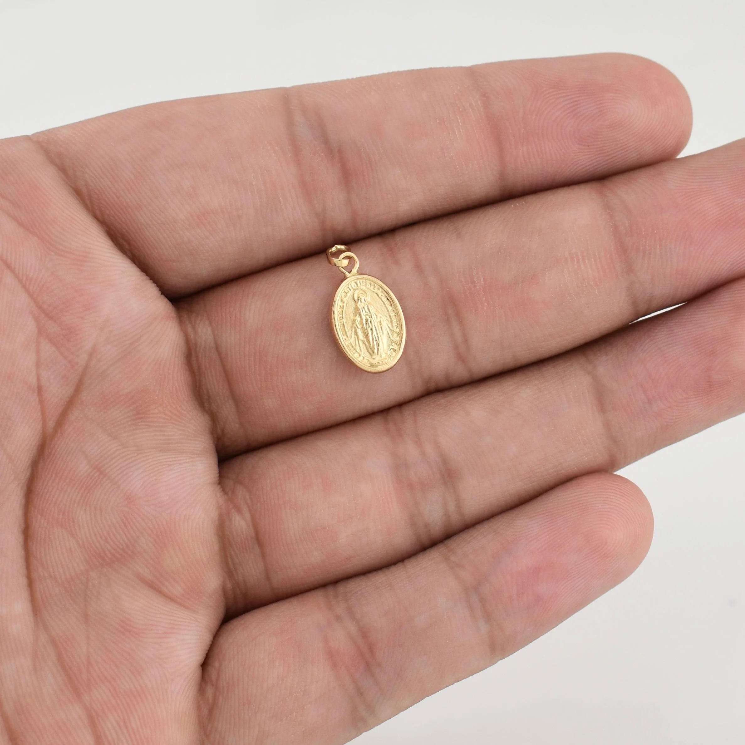 Dije Virgen Milagrosa 0.55 g / 3/4 in Oro Amarillo 18K - Image 5