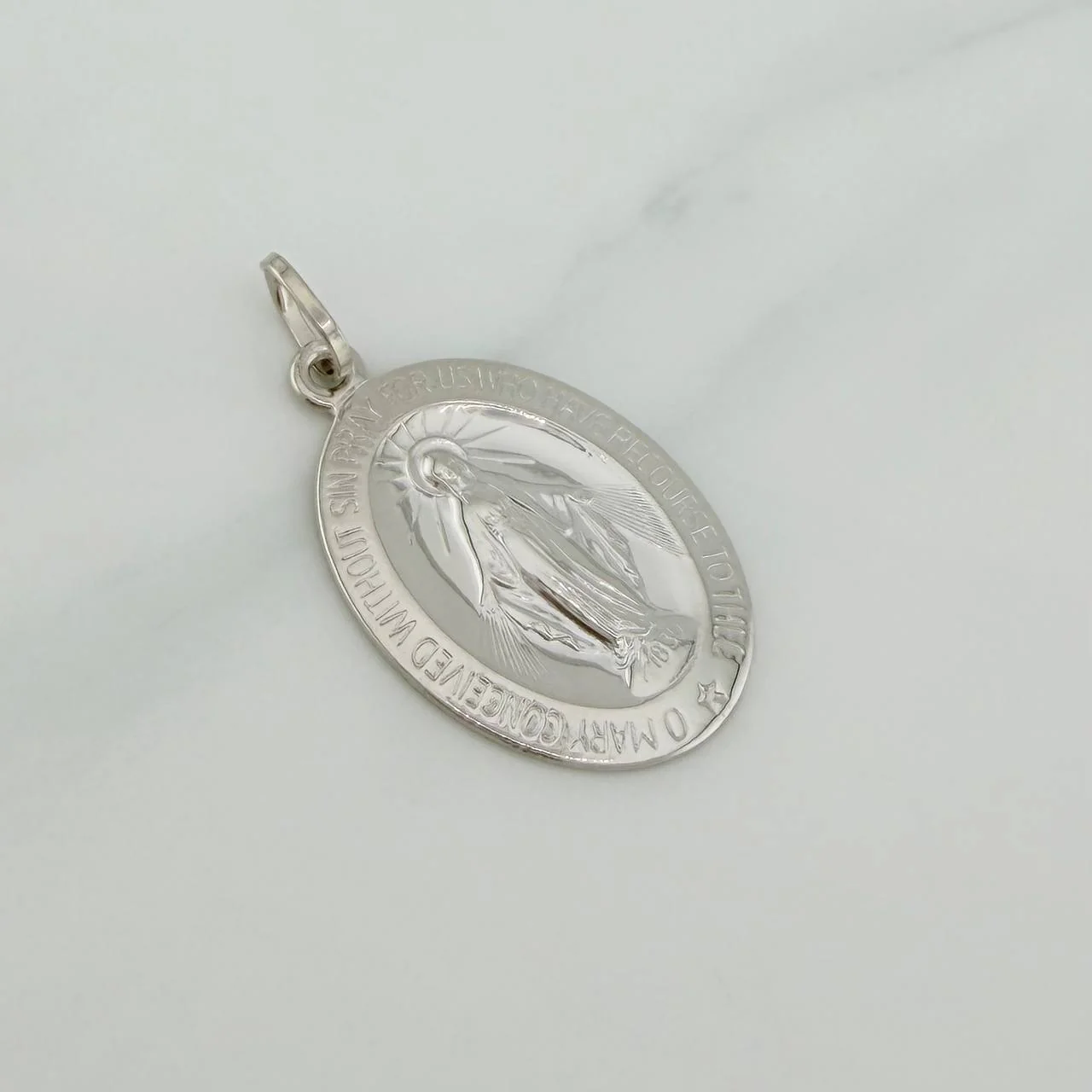 Dije Virgen Milagrosa 6.75 g / 1 1/2 in Oro Blanco 18K - Image 3