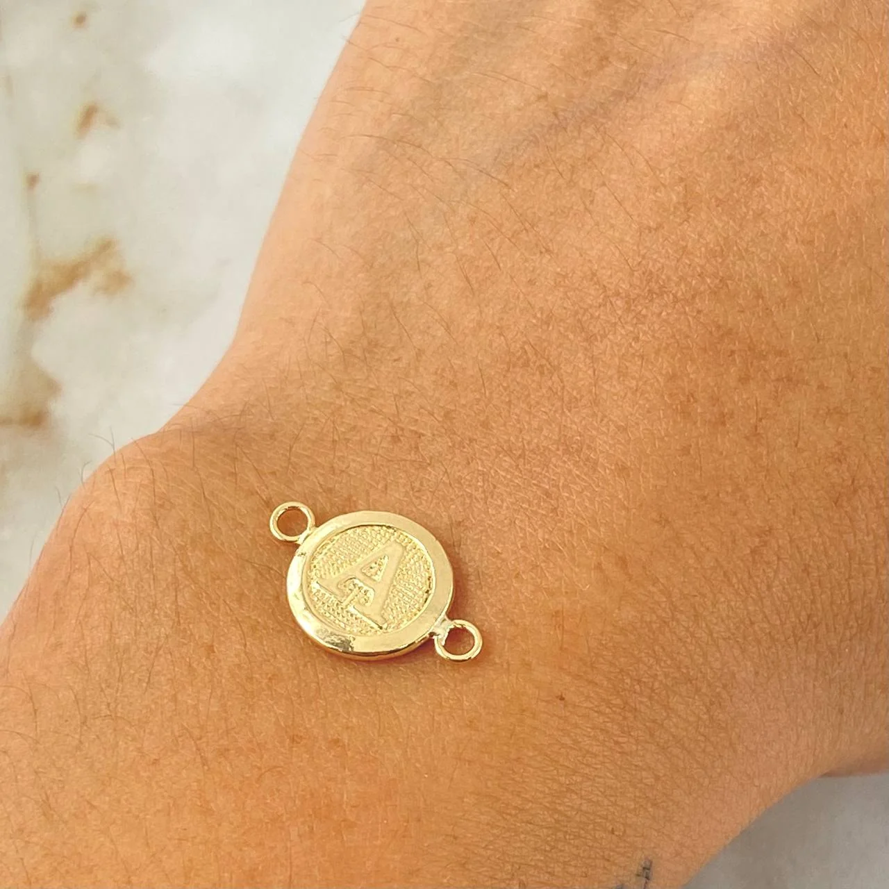 Herraje Letra Circulo A 0.4 g / 1/2 in Oro Amarillo 18K - Image 4