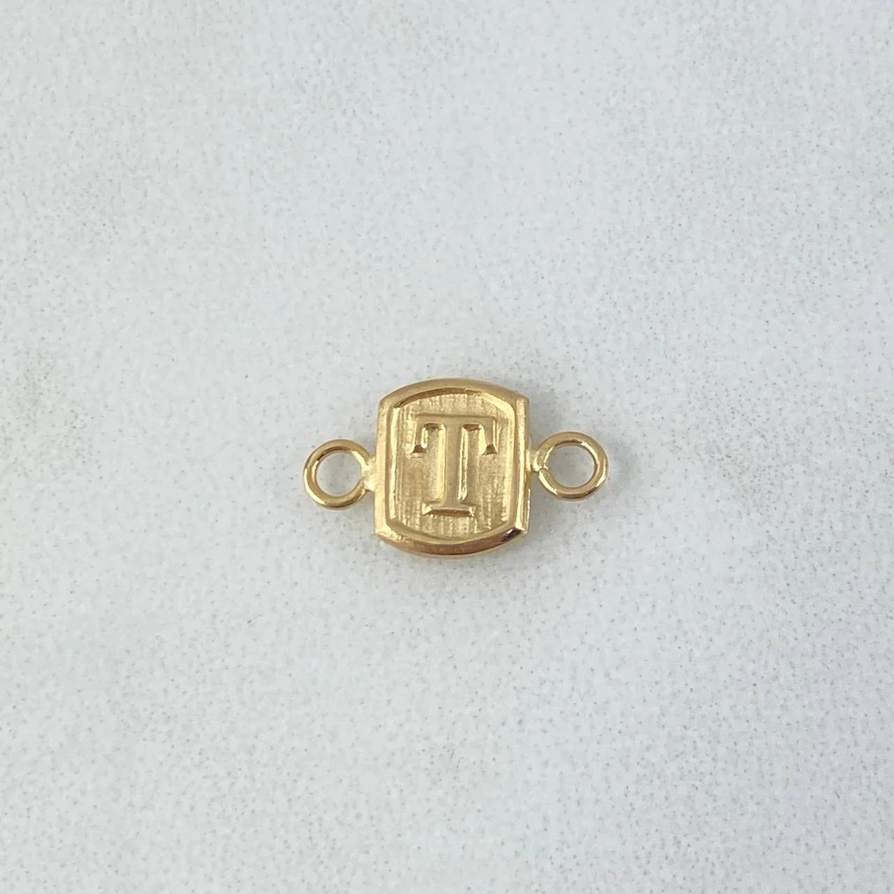 Herraje Letra T 0.3 g / 1/2 in Oro Amarillo 18K - Image 2