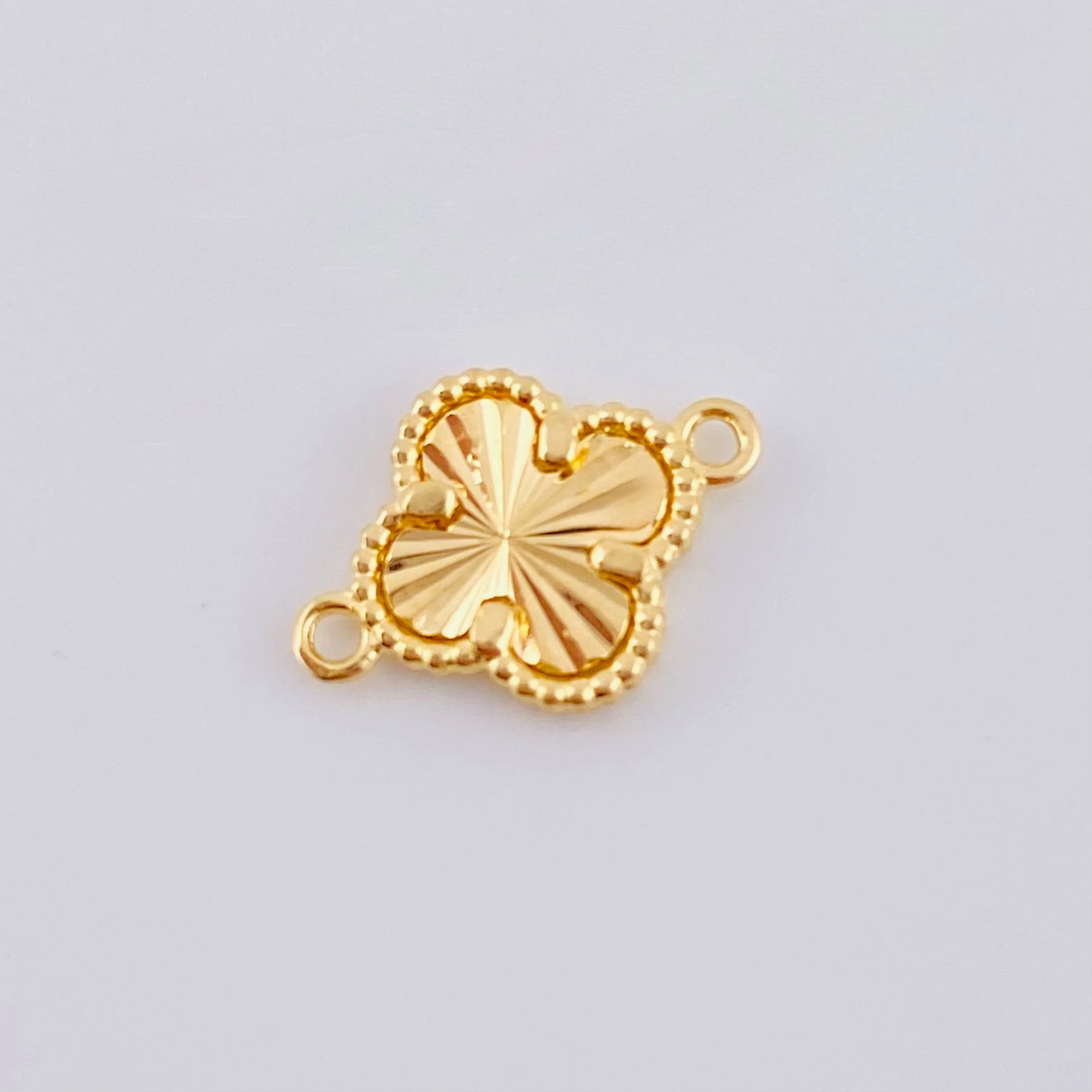 Herraje Trebol Dorado 0.7 g / 1/2 in Oro Amarillo 18K - Image 2
