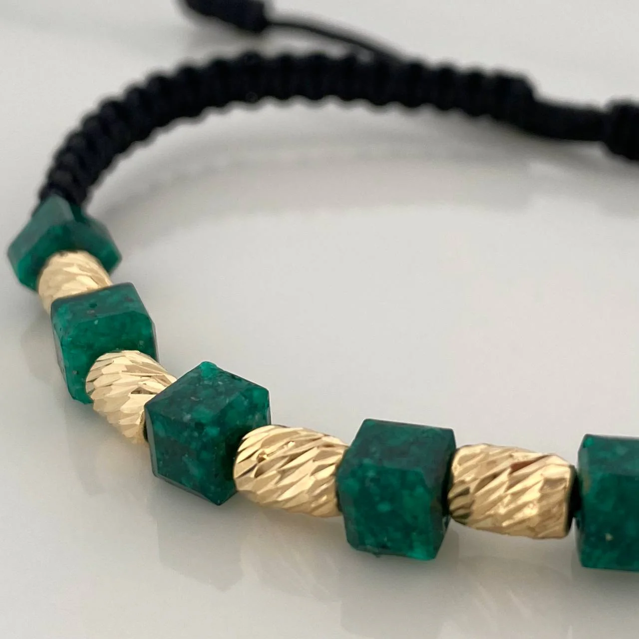 Pulsera Negra Morralla Cubica 5mm Cilindros 4 und Oro Amarillo 18K % - Image 3