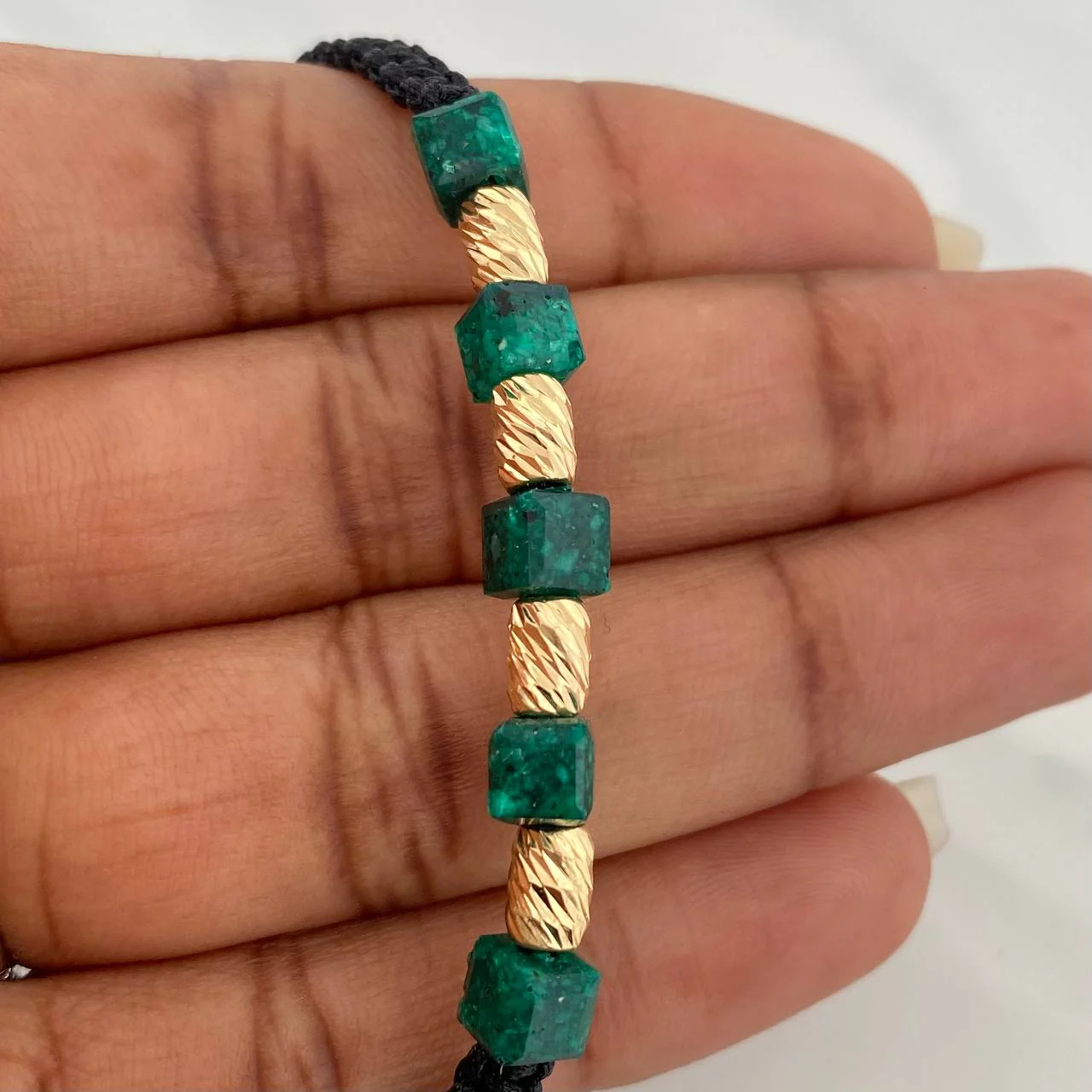 Pulsera Negra Morralla Cubica 5mm Cilindros 4 und Oro Amarillo 18K % - Image 4