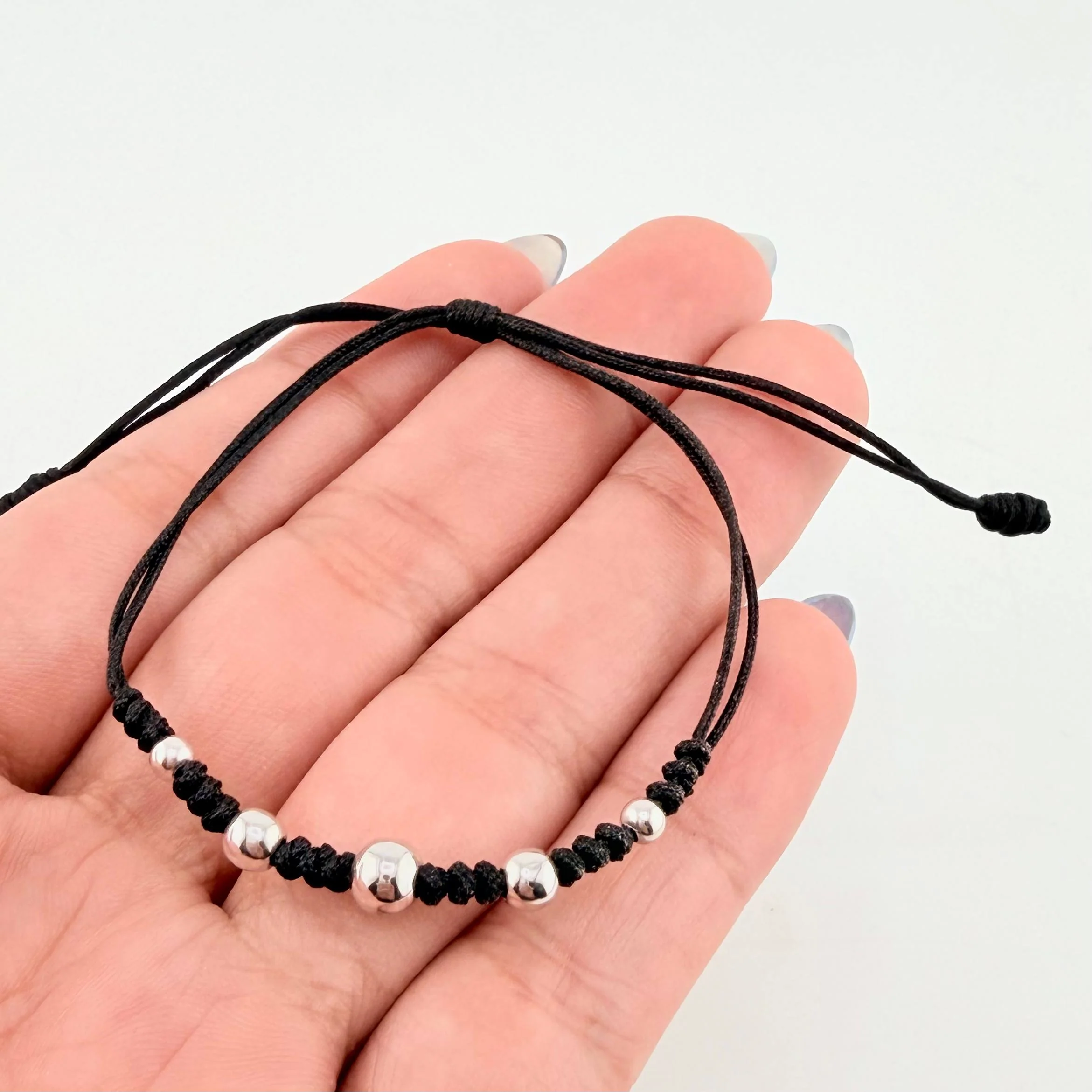 Pulsera Negra Secuencia Lisa 5und / 3mm-5mm Oro Blanco 18K * - Image 4