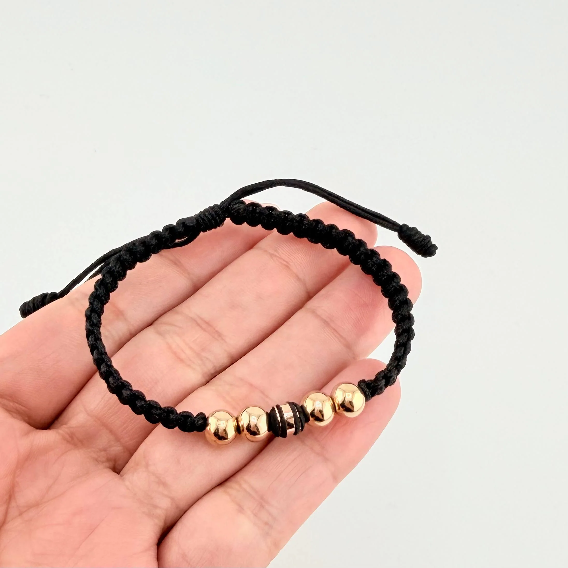 Pulsera Tejida Negra Neoro / 4 Und 6Mm Lisas Oro Amarillo 18K - Image 3
