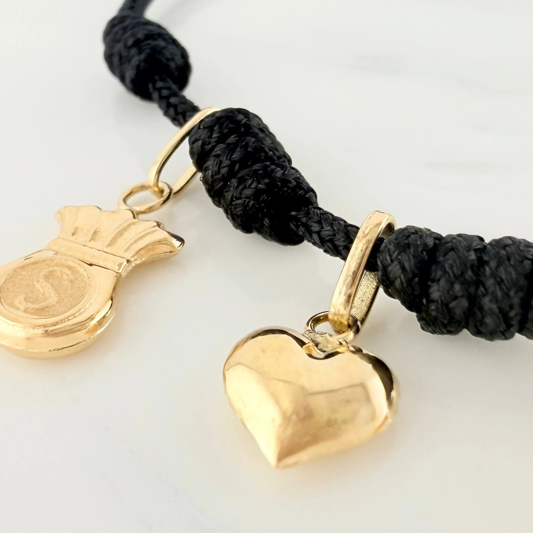 Pulsera Tejida Negra Seis Nudos Oro Amarillo 18K - Image 2