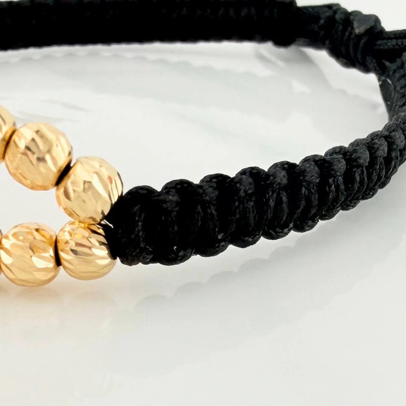 Pulsera Tejida Negra Virgen Guadalupe Tres Oros 18K - Image 3