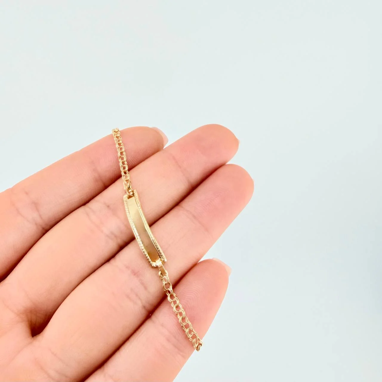 Pulso Bebé Aro Seguido Placa Rectangular Bordeada 1.25 g / 2.3 mm Oro Amarillo 18K - Image 3