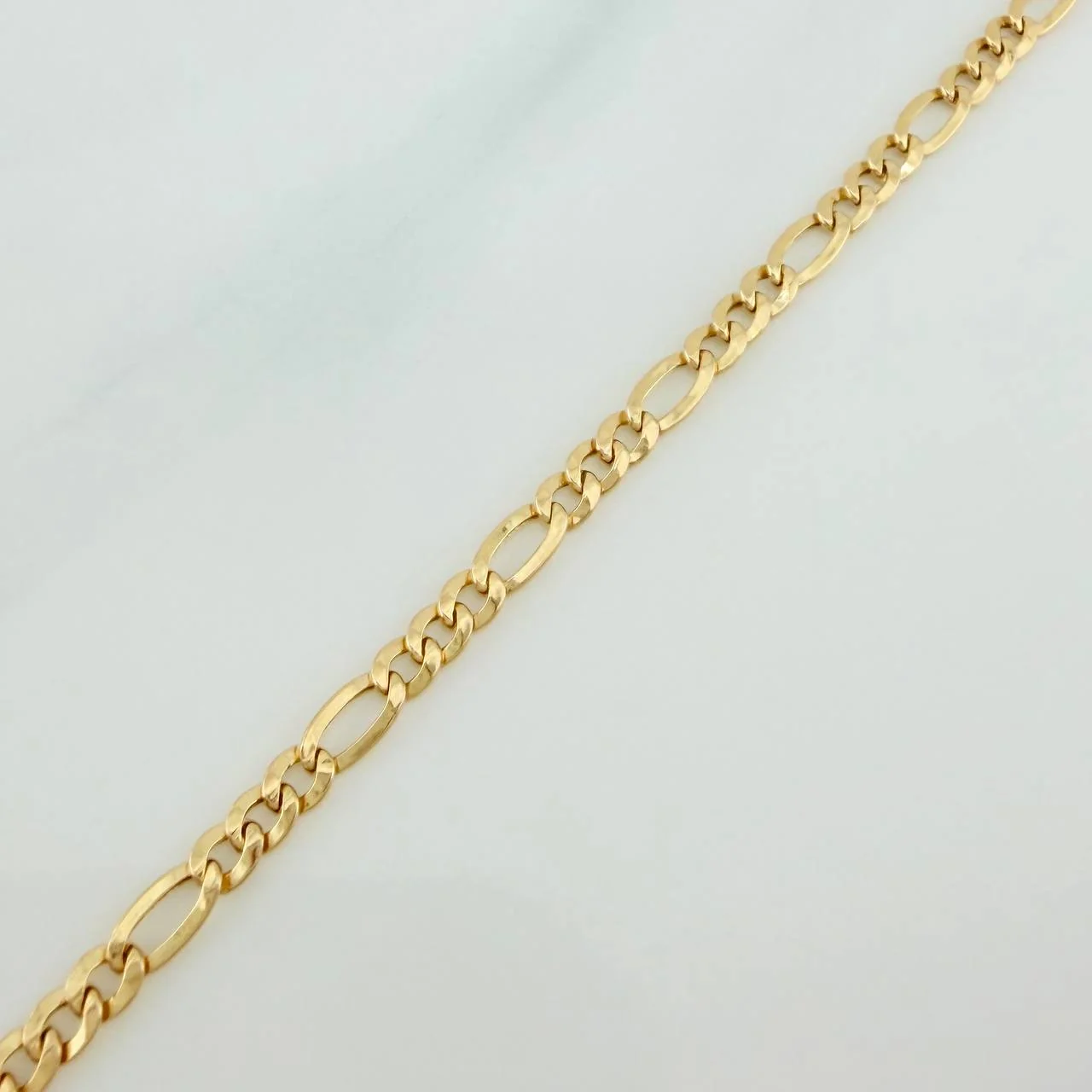 Pulso Figaro 1.05gr / 7 3/4 in / 2.4mm Oro Amarillo +1 18K $ - Image 3