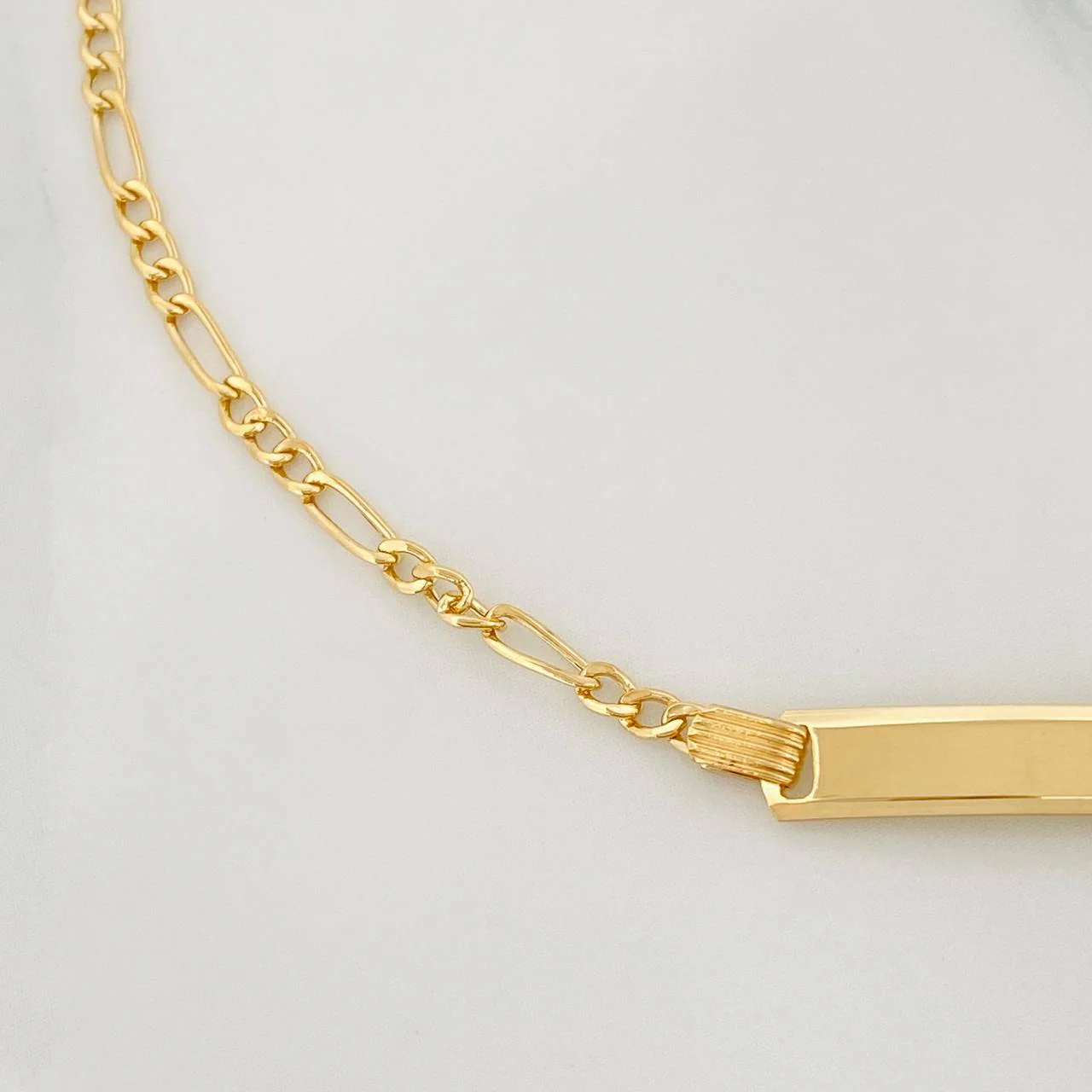 Pulso Figaro Placa Rectangular 1.55 g / 6 1/4 in / 2 mm Oro Amarillo 18K - Image 2
