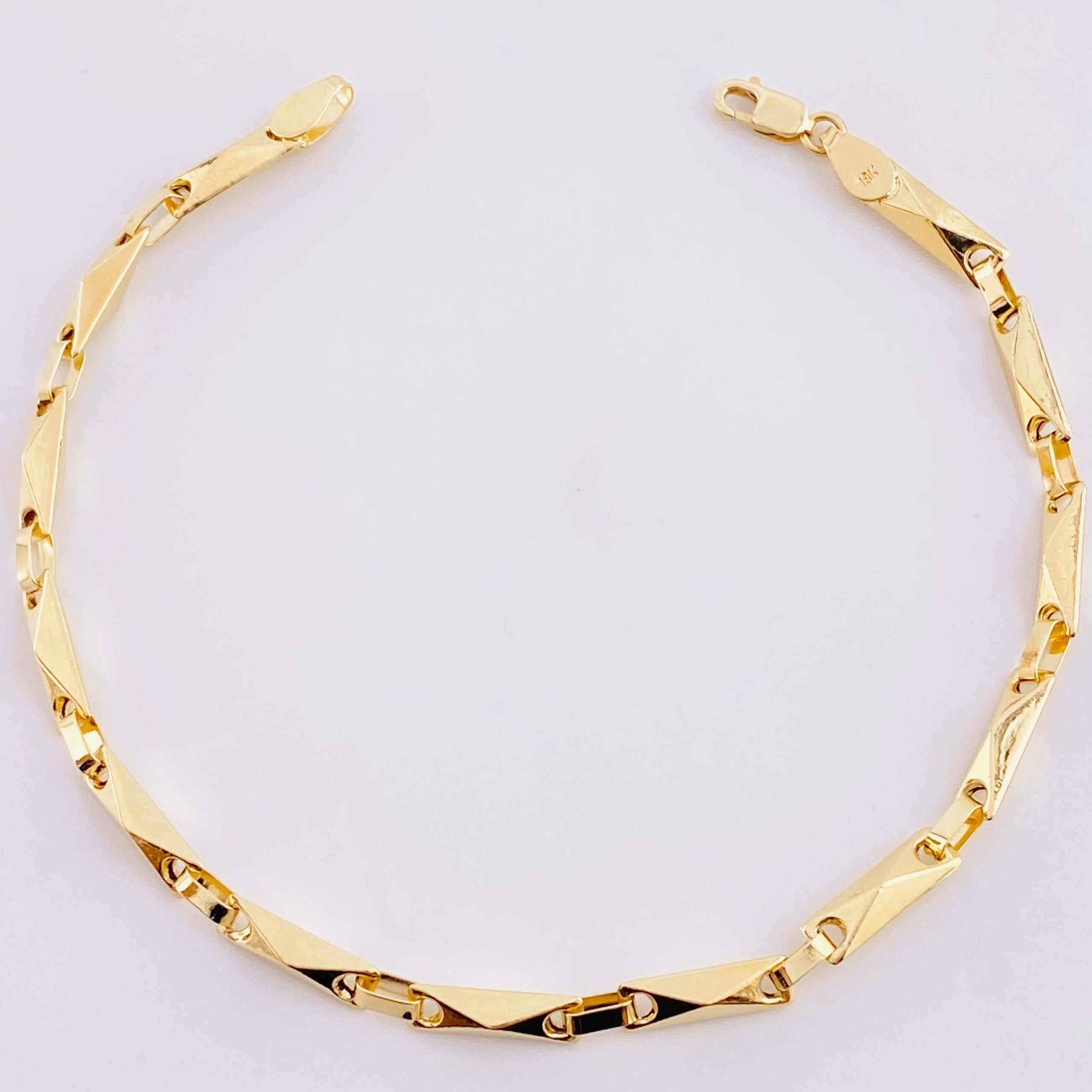 Pulso Rustico Rombo 4.55 g / 8 1/4 in / 3.8 mm Oro Amarillo 18K