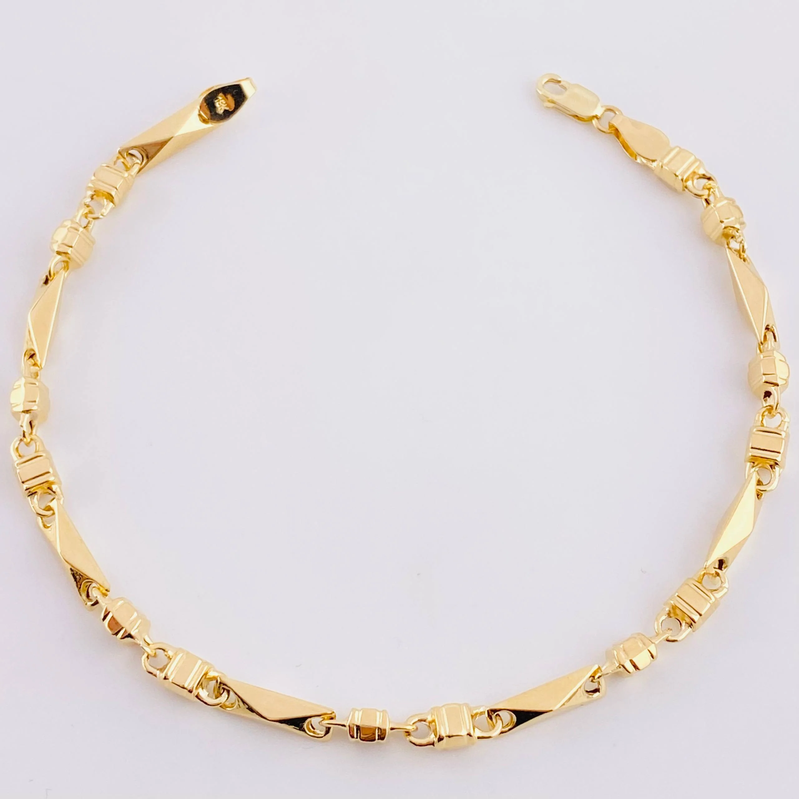 Pulso Rustico Rombo Cubico 4.6 g / 7 3/4 in / 3.85 mm Oro Amarillo 18K