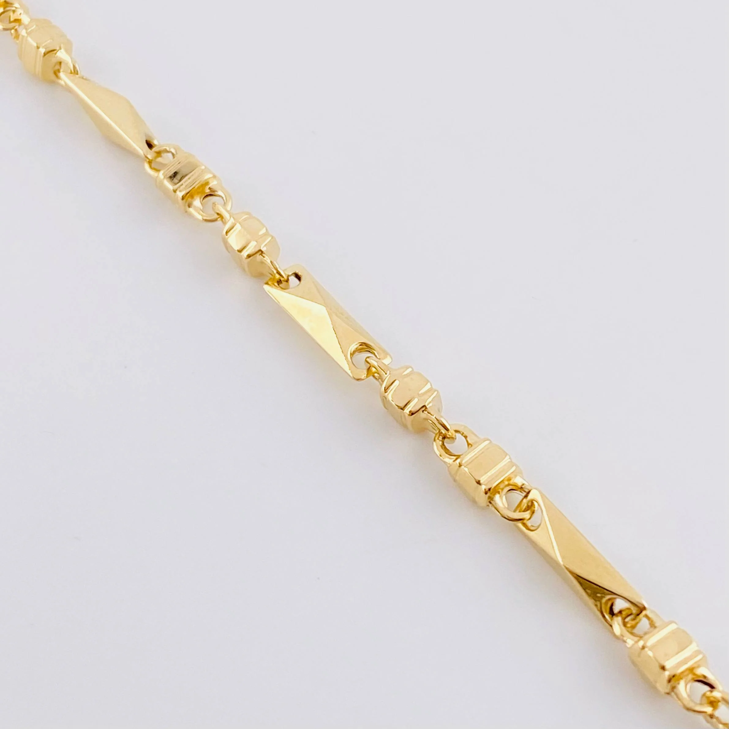 Pulso Rustico Rombo Cubico 4.6 g / 7 3/4 in / 3.85 mm Oro Amarillo 18K - Image 2
