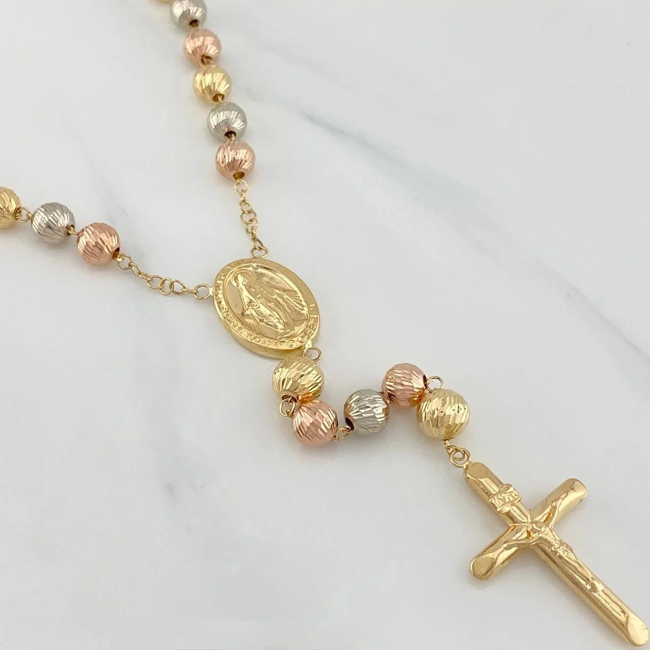 Rosario Virgen Milagrosa 16.65 g / 17 1/2 in / 7mm-8 mm Tres Oros 18K