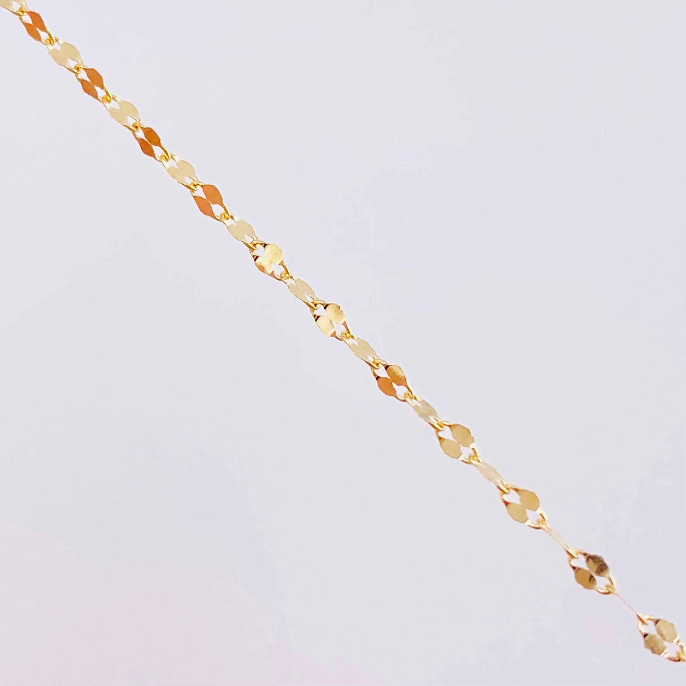 Set Cadena Flor Espejo + Dije Virgen Milagrosa / 1.2 g / 17 3/4 in Oro Amarillo 18K - Image 3