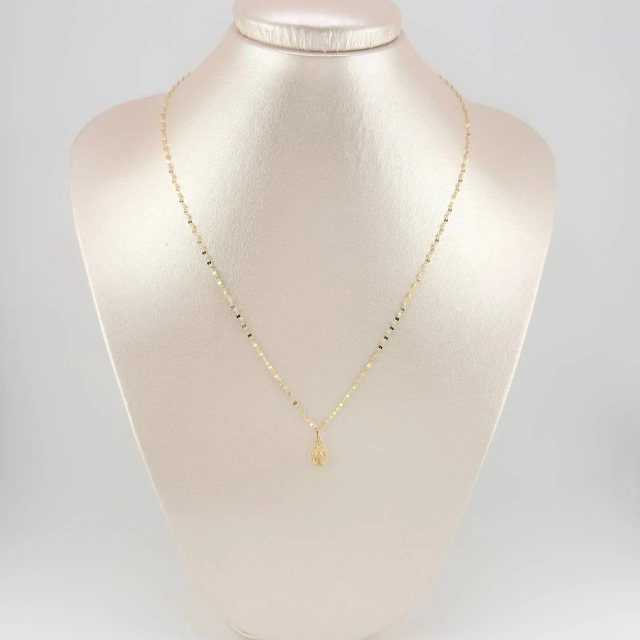 Set Cadena Flor Espejo + Dije Virgen Milagrosa / 1.3 g / 17 3/4 in Oro Amarillo 18K - Image 6