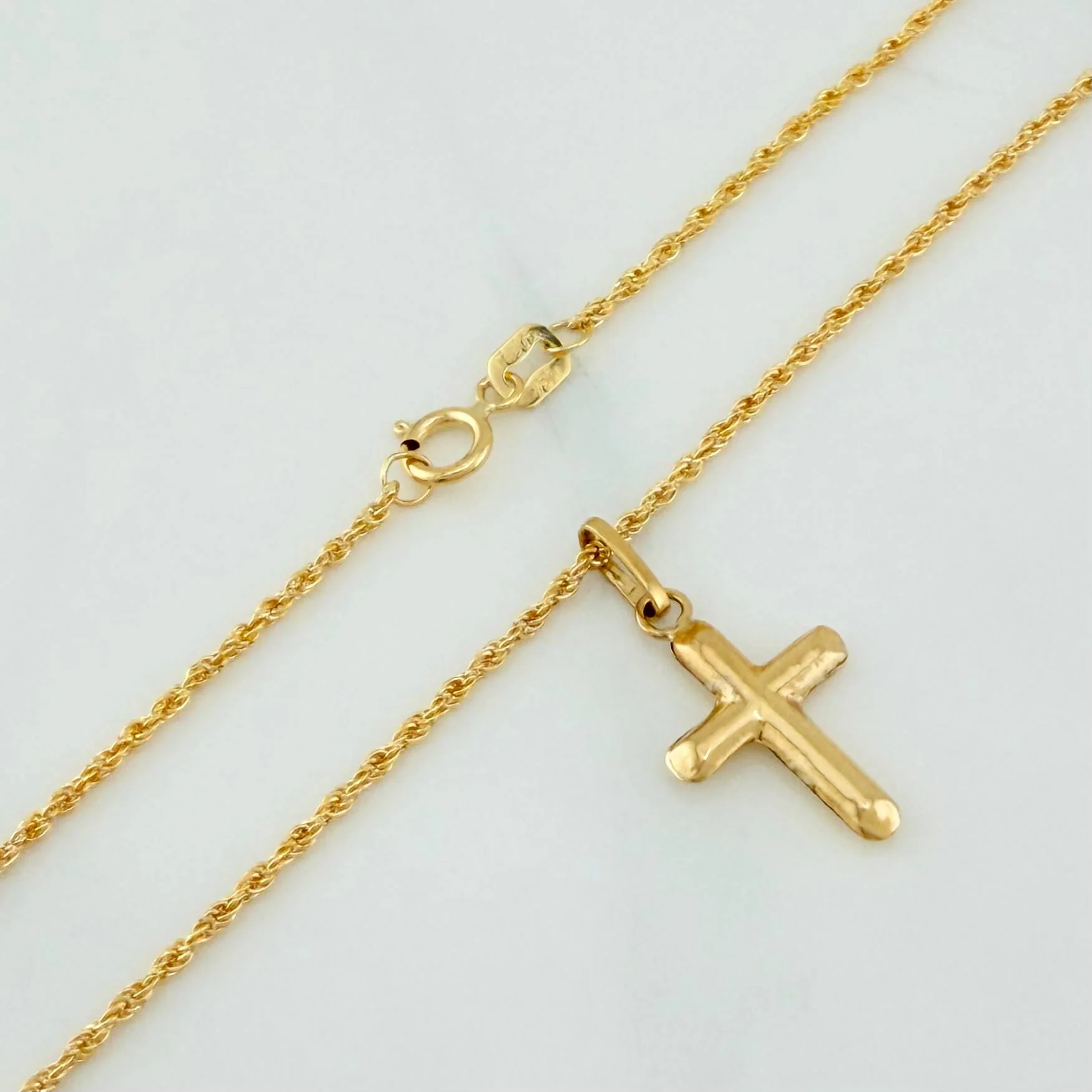 Set Cadena Lazo + Dije Cruz / 1.6gr / 23 1/2 in Oro Amarillo 18K - Image 3