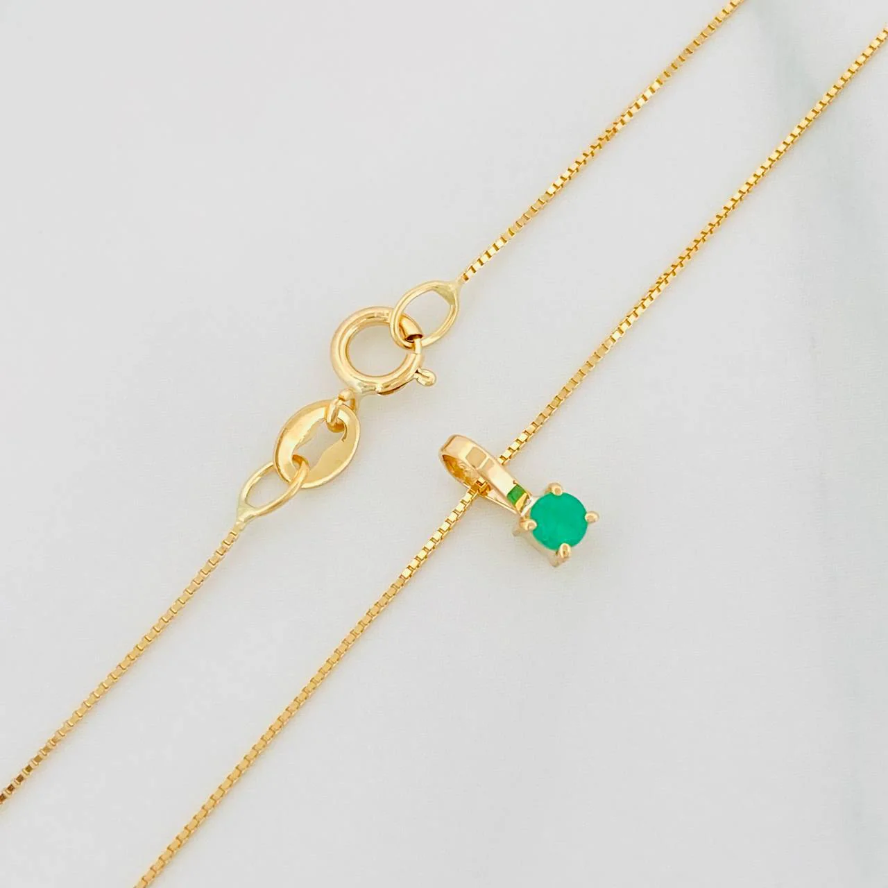 Set Cadena Veneciana + Dije Circulo Esmeralda 12Pts / 1.15 g / 17 3/4 in Oro Amarillo 18K - Image 3